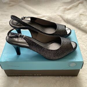 NIB Life Stride Teller Slingback Glittery Black Pumps.